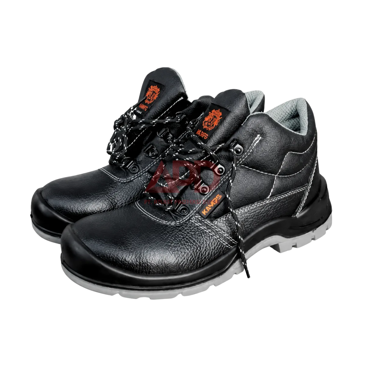 Ilustrasi sepatu safety untuk kebutuhan area kerja pabrik, gudang, proyek, dan maintenance.